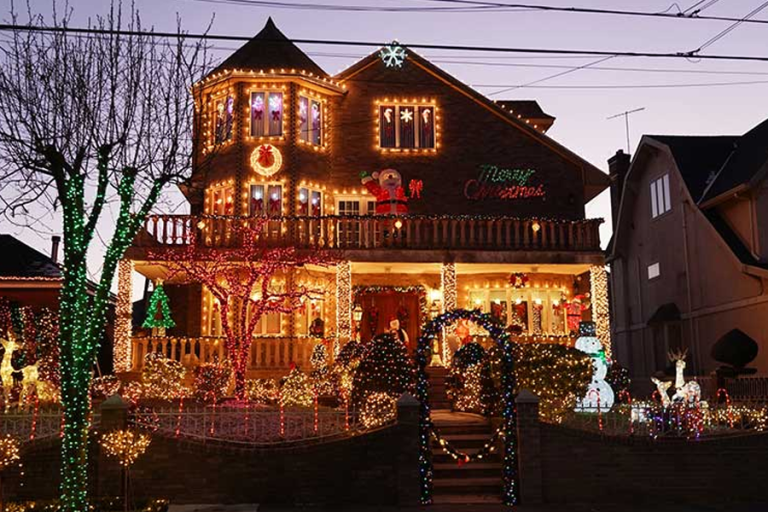 Top 5 Reasons to Hire Professionals for Your Christmas Light Installation